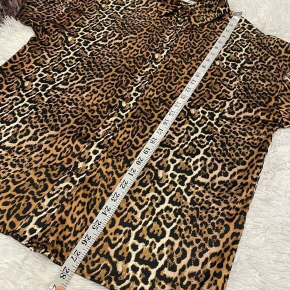 Ena Pelly Button Down Blouse in Cheetah Print Size 6 - Picture 5 of 8